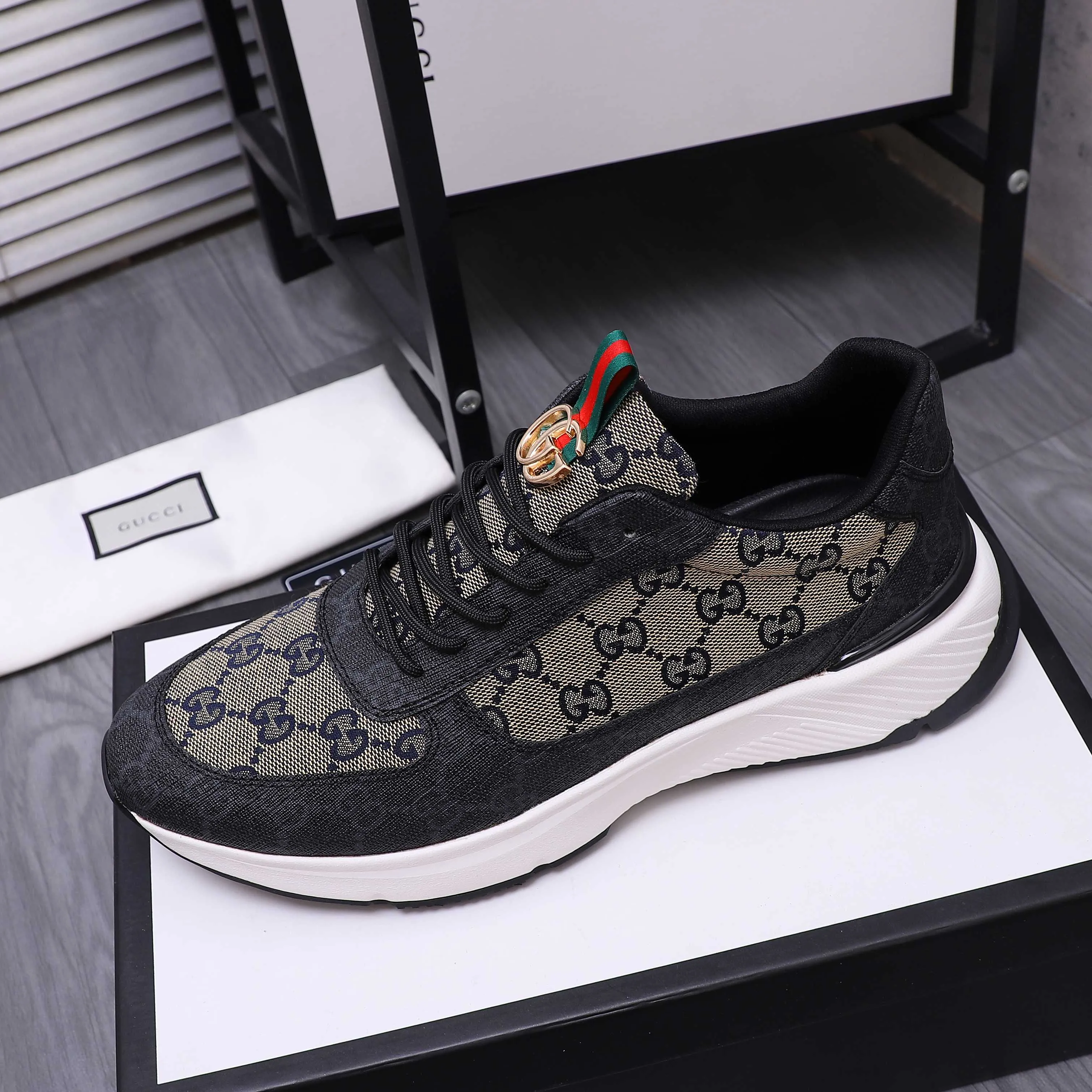 Men's shoes 💰460 Product trademark: GUCCI "Gucci" casual shoes Regular size: 38-44 (45 is custom-made and non-returnable) Product materials: Selected cowhide stitching breathable woven upper, breathable mesh lining, rubber outsole